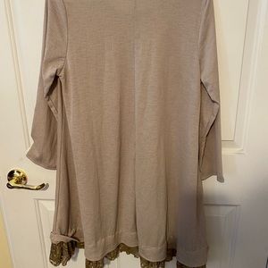 Beautiful Beige lace hem tunic top!